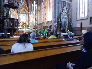 Uroczysta msza św. – dystans społeczny zachowany